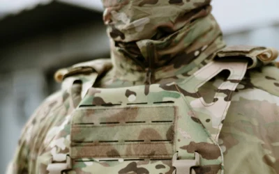 A three-layer explanation model for defence audiences