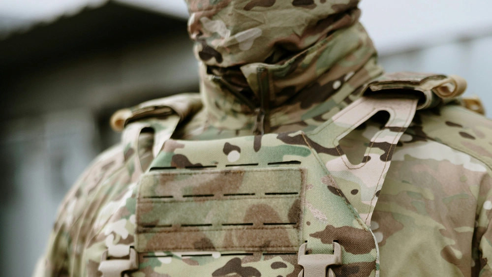 A three-layer explanation model for defence audiences